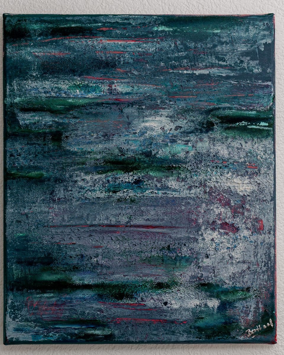 Brumes — toile verticale en bleu de nuit, vert sombre et gris, striée de lignes horizontales blanches et mauves.